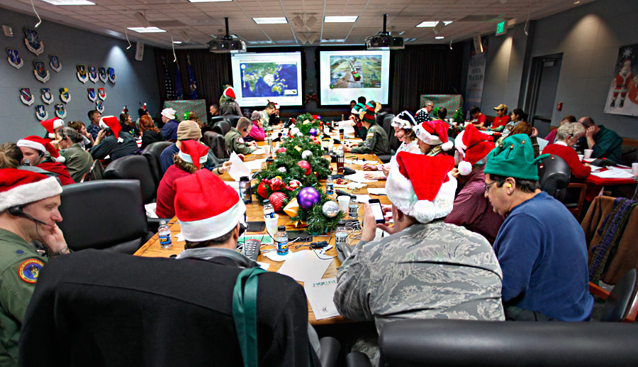 Колл-центр Объединенного командования воздушно-космической обороны Северной Америки (NORAD). © Ed Andrieski/AP Photo