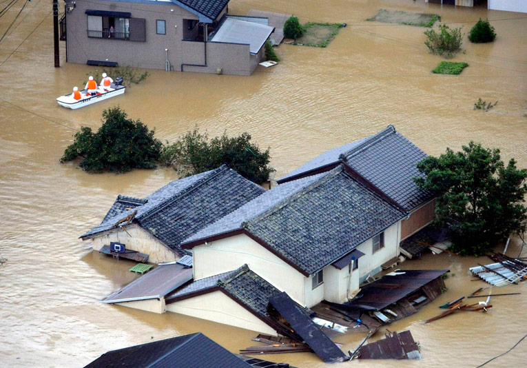 Затопленные дома в Кихо, префектура Миэ. © Reuters