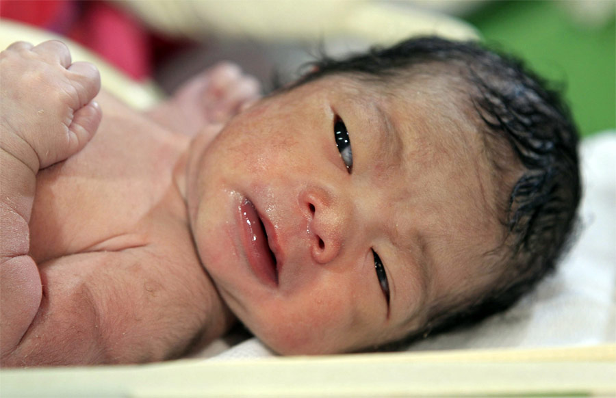 На Филиппинах есть своя претендентка на красивый номер — новорожденная Даника Камачо. © Erik De Castro/Reuters