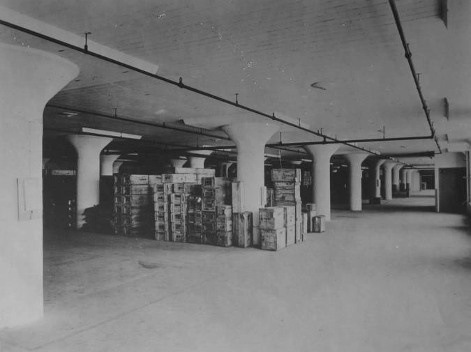 Помещение базы с конфискованным алкоголем.