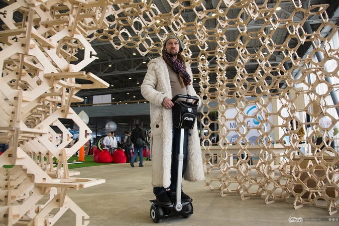 Элементы арки, изготовленные на автоматическом станке для резьбы по дереву.