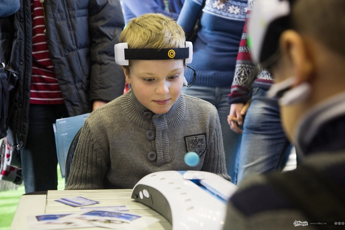 Mindwrestling: шарик приводится в движение при помощи силы мысли.