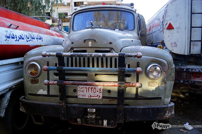 Грузовик для перевозки топлива производства  1964 года,марку установить не получилось.