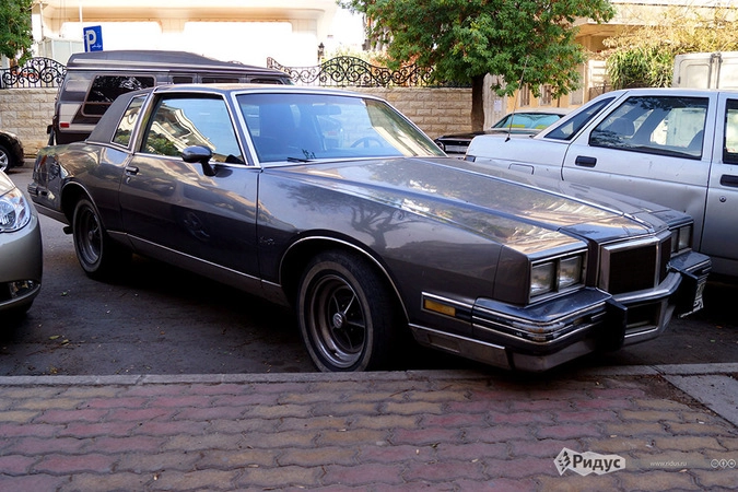 PONTIAC Bonneville Brougham 1980 г.