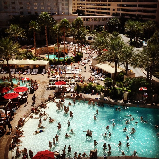 В Лас-Вегасе нет речки и моря? Не беда, на помощь приходят многочисленные бассейны. 