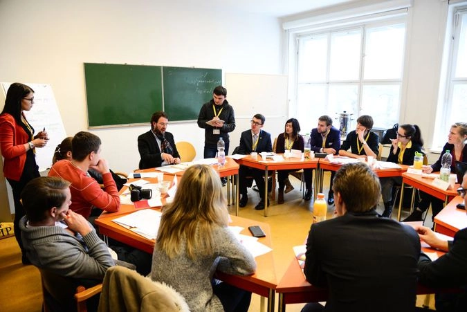 Консультация с экспертом в комитете по экономике