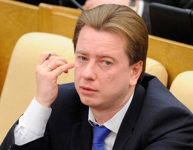 Первый заместитель председателя комитета ГД по образованию Владимир Бурматов