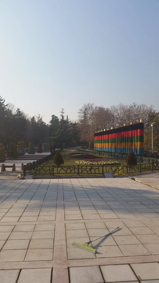 чисто моют и метут...