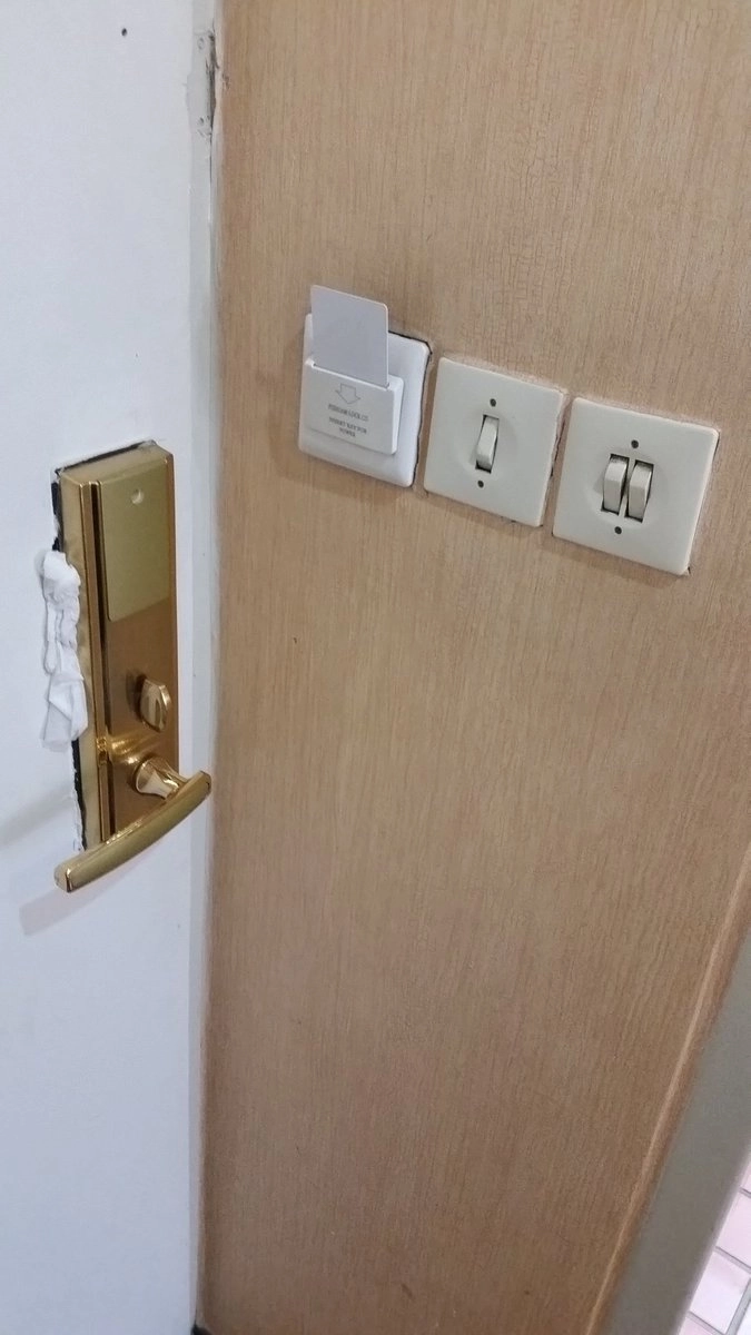 такие двери в отеле - возможно, тоже результат санкций