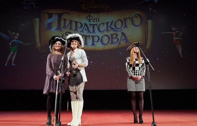 Анна Бегунова (Фея Динь-Динь), Елена Великанова (Фея Видия) и Лена Катина (Фея Зарина) на российской премьере мультфильма «Феи: Загадка Пиратского острова»