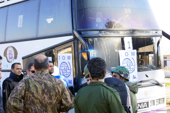 Первый автобус прибыл.