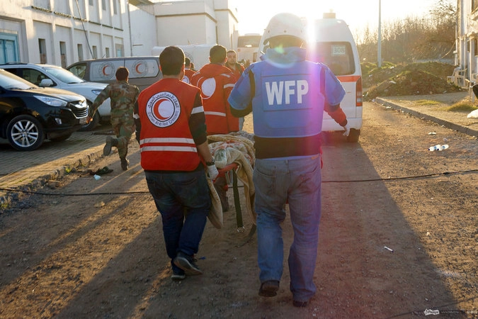 По моим подсчтам, людей, не могших самостоятельно передвигаться, было около 15 человек.