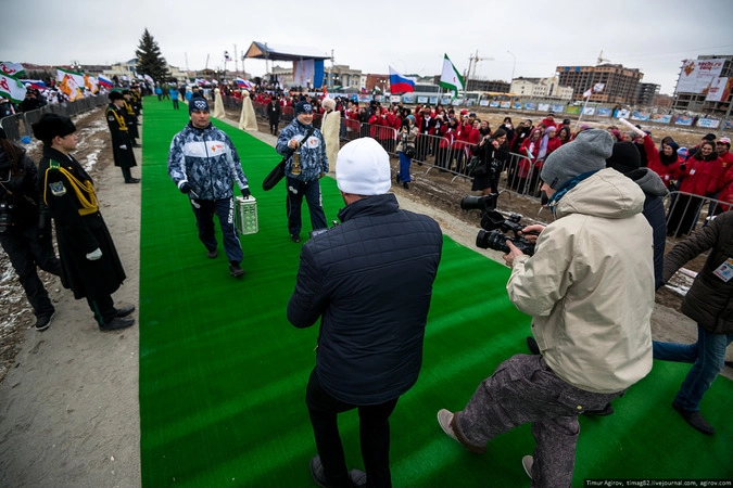Последний этап эстафеты - передача огня на Башню Согласия