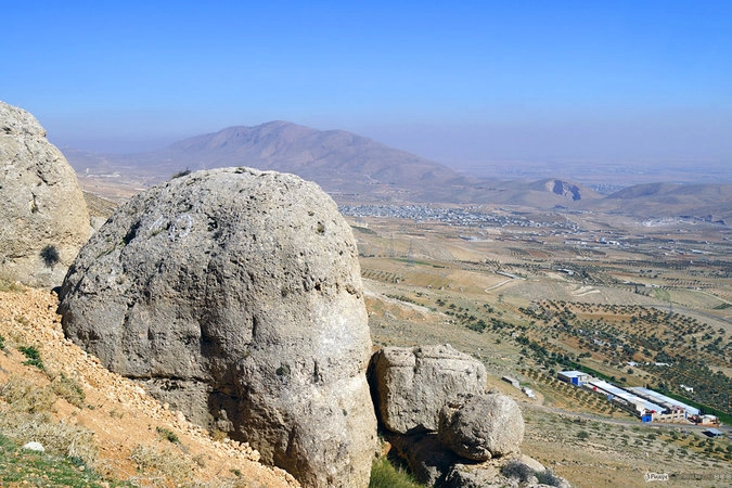 Калямун: вид сверху: до деревни, контролируемой боевиками, буквально рукой подать. 