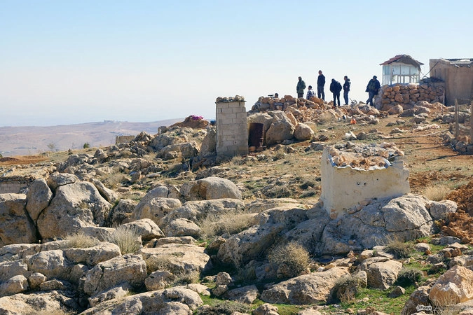 Калямун: достаточно типичный для этого горного района пейзаж. Позиции отряда самообороны.