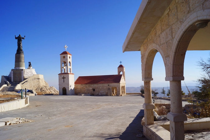 Монастырь Херувимов: ближе к церкви подойти нельзя ни на шаг - площадка простреливается снайперами.