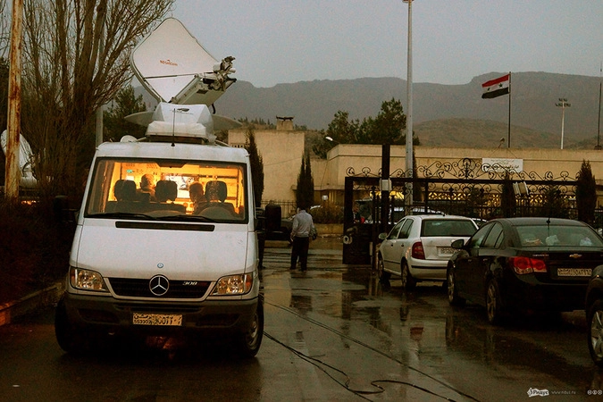 А солнце уже  село. А ливень уже начался..