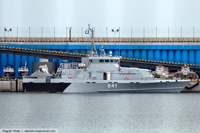 Вот еще один боевой катер.