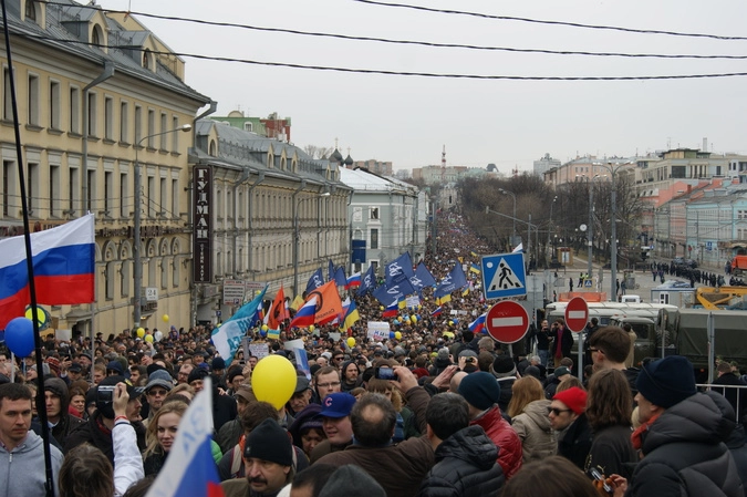Около 15 тысяч человек собралось на антивоенное шествие  по Бульварному кольцу