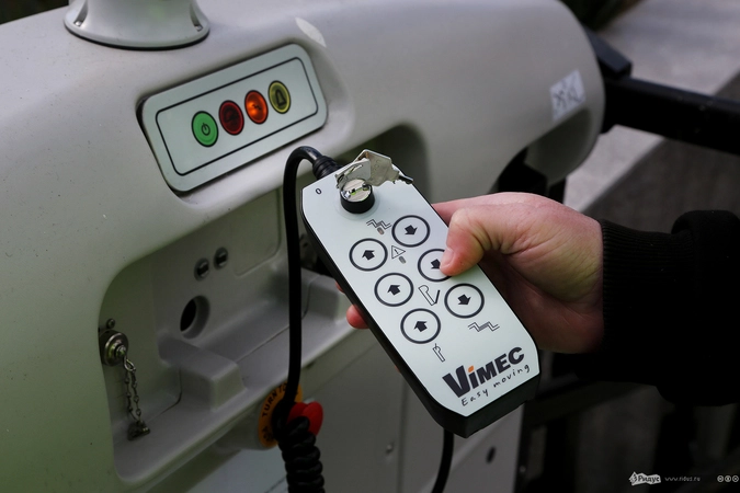 Пульт от оборудования.