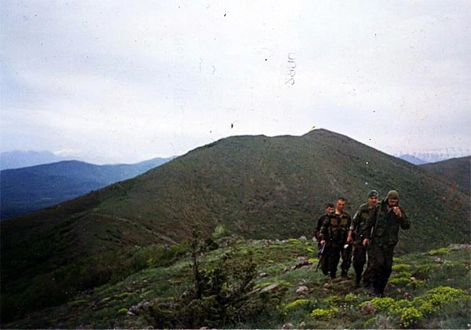 Русские добровольцы в составе югославского патруля на границе с Албанией, 1999 год.