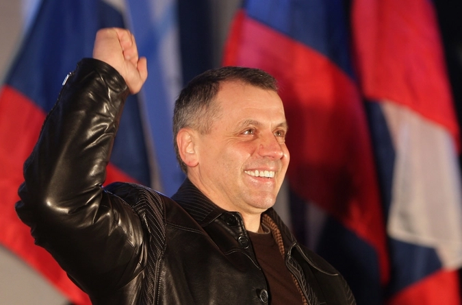 Председатель Государственного Совета Крыма Владимир Константинов на железнодорожном вокзале в Симферополе на празднике в честь перевода часов на московское время.