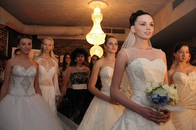 Показ вечерних и свадебных платьев от салона «Шармель» 