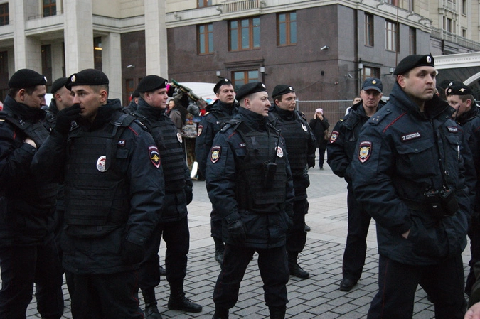 Сотрудники полиции на Манежной площади