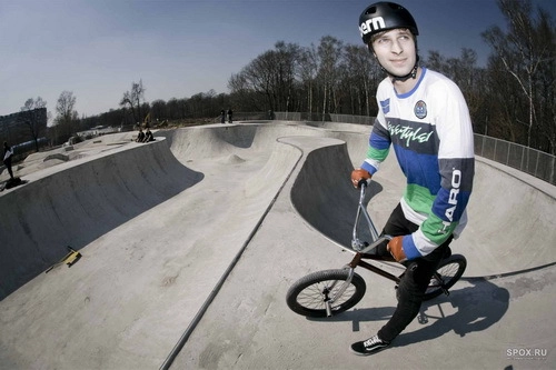 In article f1f6526a46