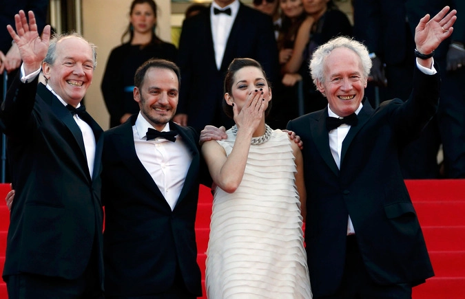 Актриса Марион Котийяр, актёр Фабрицио Ронджоне и режиссёры Жан-Пьер и Люк Дарденны. 