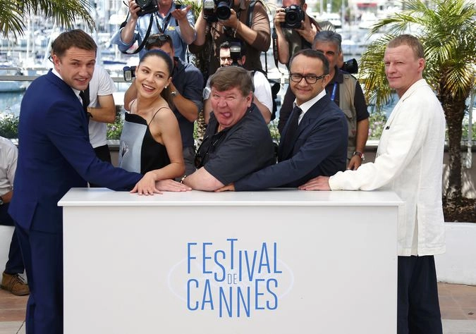 Владимир Вдовиченков, Елена Лядова, Роман Мадянов, Андрей Звягинцев и Алексей Серебряков на каннском фотоколле. 