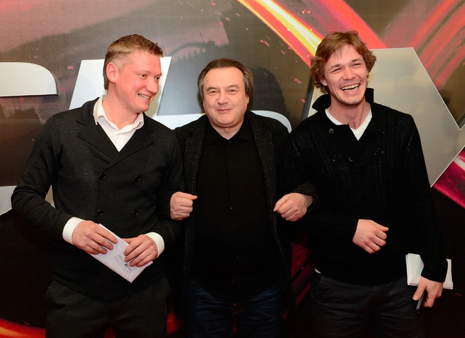 Актёр Павел Ворожцов, режиссёр Алексей Учитель и актёр Артём Быстров на премьере фильма "Восьмерка".