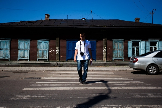 Госавтоинспекция — Капитан Игорь Новожилов осматривает пешеходный переход на наличие требований и нарушений.