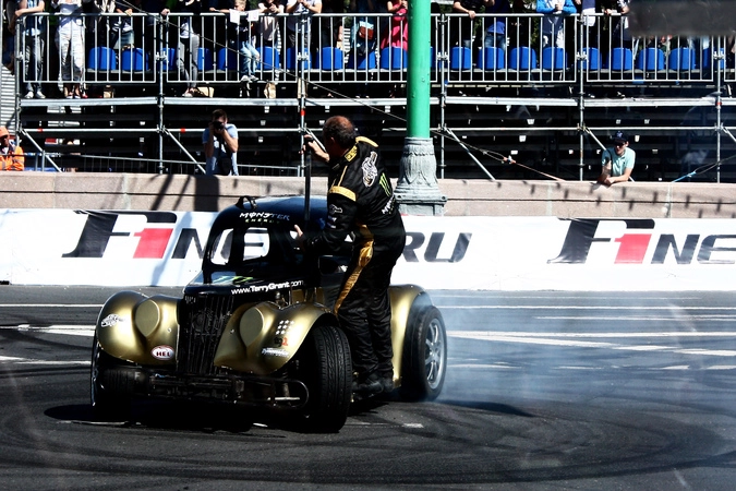 Каскадёр Терри Грант.