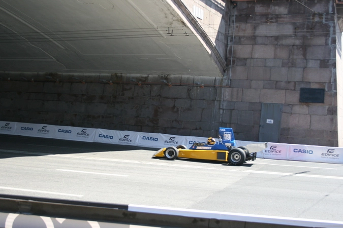 В частности, новшеством на шоу в этом году стал заезд ретро болидов, участвовавших в гонках в 70-е годы. На следующий год, возможно, будет представлено еще большее количество ретро моделей. Это нововведение имело огромный успех, потому что большинство зрителей не могли поверить, что эти мощнейшие болиды были выпущены почти 35 лет назад.