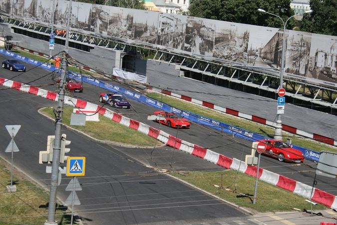 и молодая Caterham  F1 Team из Малайзии, дебютировавшая в 2010. 