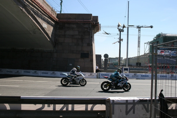 Выступили и RWT – Motorsport (Российская команда по шоссейно-кольцевым мотогонкам), которые среди прочего знамениты наличием девушек в команде.