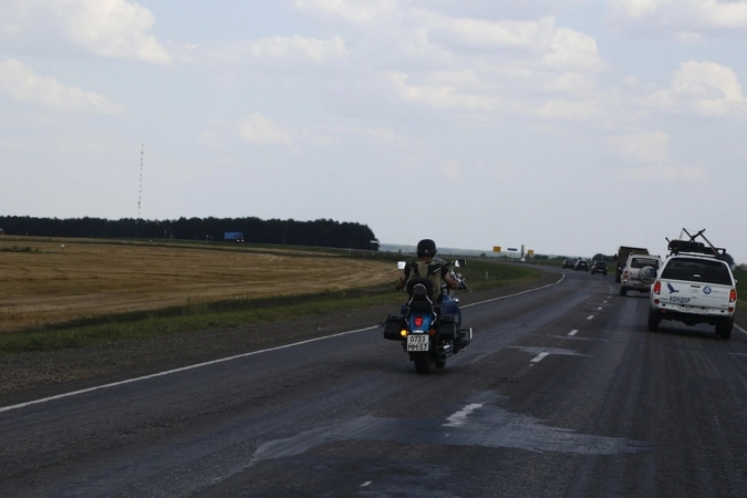 С самого начала экспедиции, случайным образом, сложилась маленькая традиция приветствовать всех мотоциклистов по пути следования.