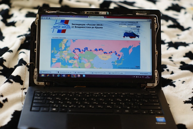 Несмотря на хорошее падение на скорости, ноутбук работает хорошо, пострадал лишь внешний вид. 