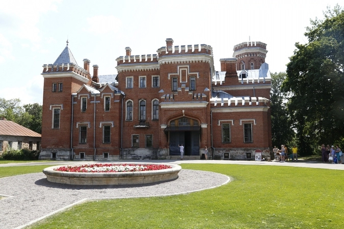 Дворец принцессы Ольденбургской в Рамонском районе.