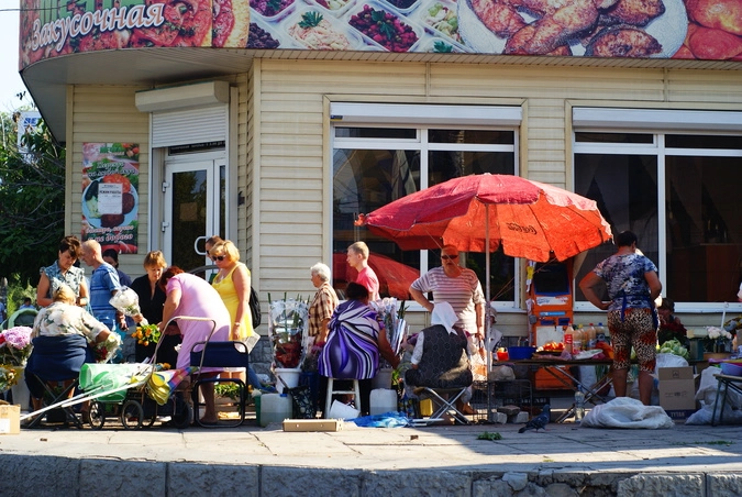 Воронежский мини-рынок в спальном районе города.