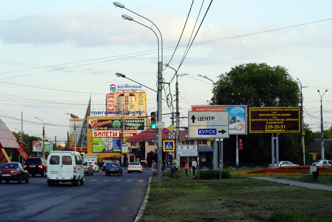 Подобная ситуация была замечена экспедицией по всему городу - большое количество рекламных стендов.