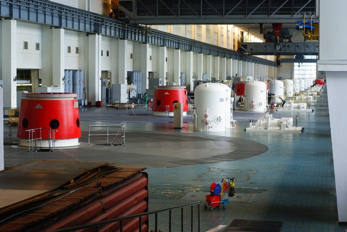 Красноярская ГЭС вид изнутри на турбины 