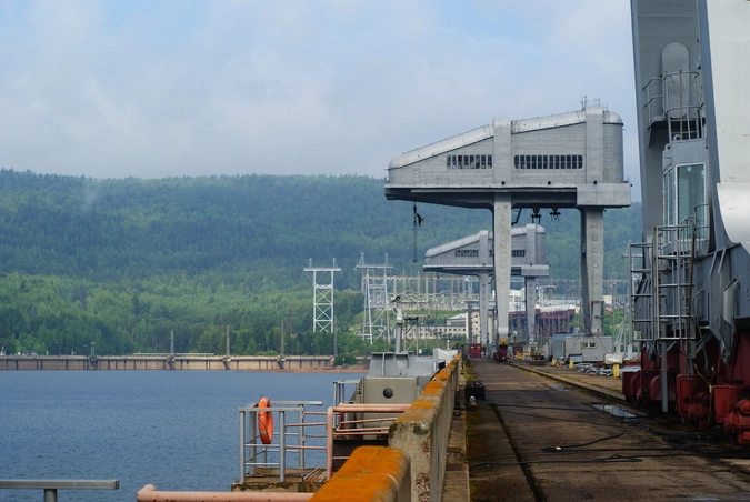 Экскурсия по верхней части платины ГЭС