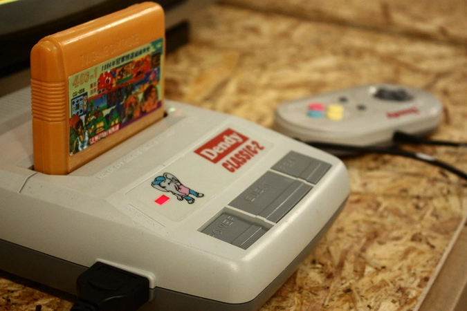 Dendy - игровая приставка третьего поколения.