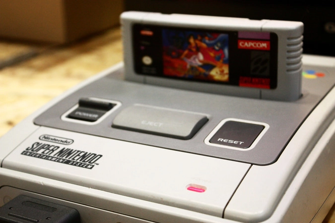 Super Nintendo - 16-разрядная игровая приставка,   выпущенная компанией Nintendo в США, Бразилии, Европе   и Австралии.
