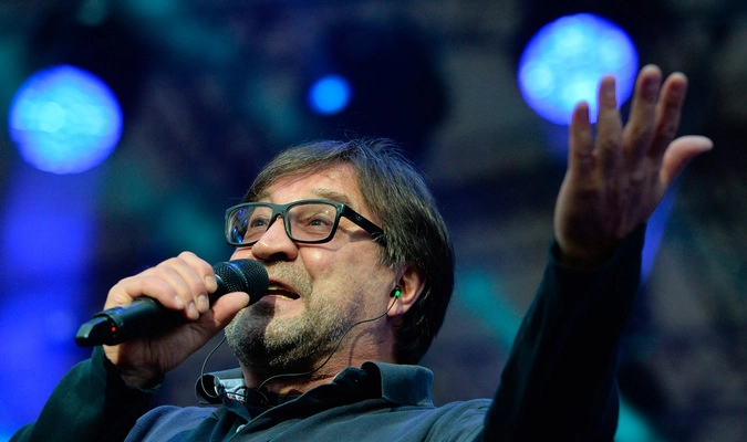 Солист группы ДДТ Юрий Шевчук.