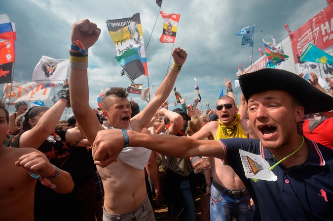 Зрители на фестивале "Нашествие 2014".