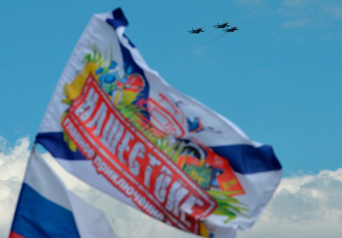 Самолеты Липецкой пилотажной группы "Соколы России" на фестивале "Нашествие 2014"
