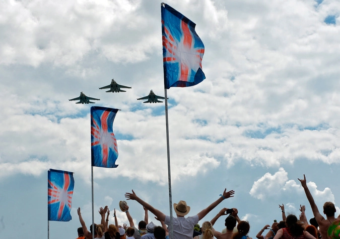 Самолеты Липецкой пилотажной группы "Соколы России" на фестивале "Нашествие 2014"
